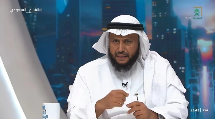 السعودية: عقوبة لمس يد الموظفة في المطعم بدون إذنها.. تعرف عليها قبل أن يقع الفأس بالرأس