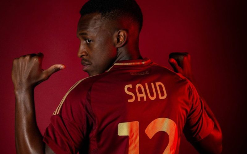 بعد انتقاله من الهلال إلى روما.. سعود عبدالحميد يتلقى أول صدمة ويعود إلى السعودية مع أول طياره